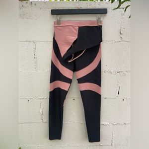 NWOT: Onzie Cadence Legging and Sutra Bra set, Black and Pink Rib, size S/M